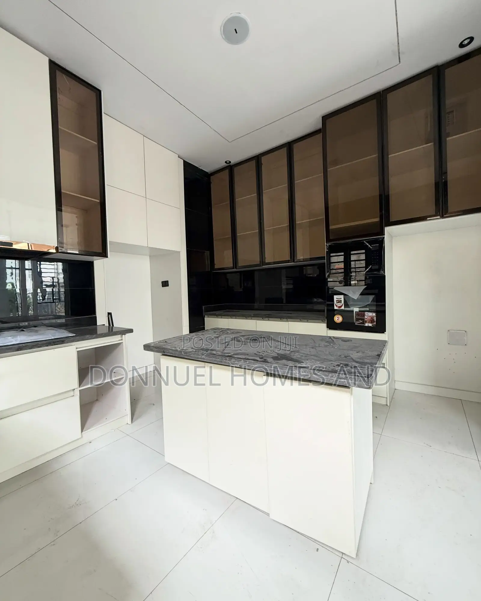 4bdrm Duplex in Ikota for rent in Ikota