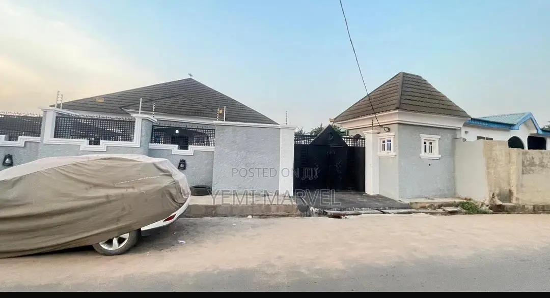 3bdrm Bungalow in Gbopa, Ologuneru for sale in Ologuneru
