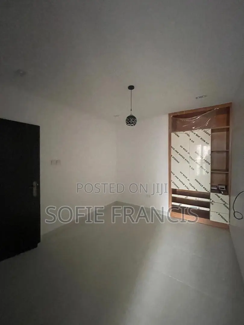 3bdrm Duplex in Agungi for rent in Agungi