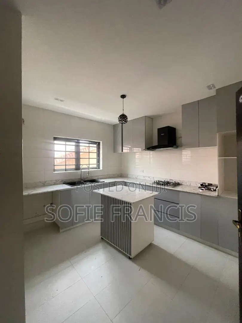 3bdrm Duplex in Agungi for rent in Agungi
