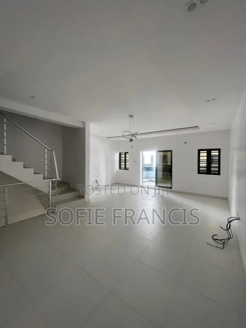 3bdrm Duplex in Agungi for rent in Agungi