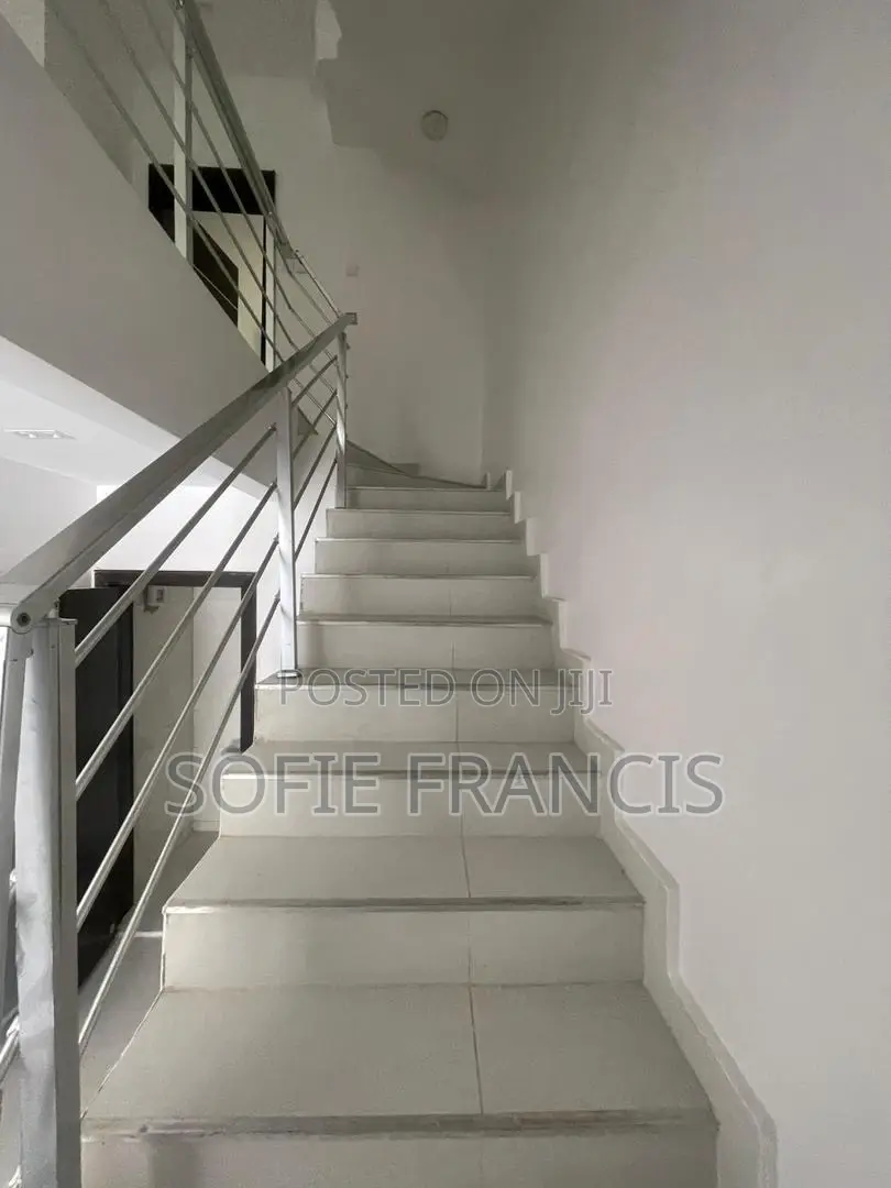 3bdrm Duplex in Agungi for rent in Agungi