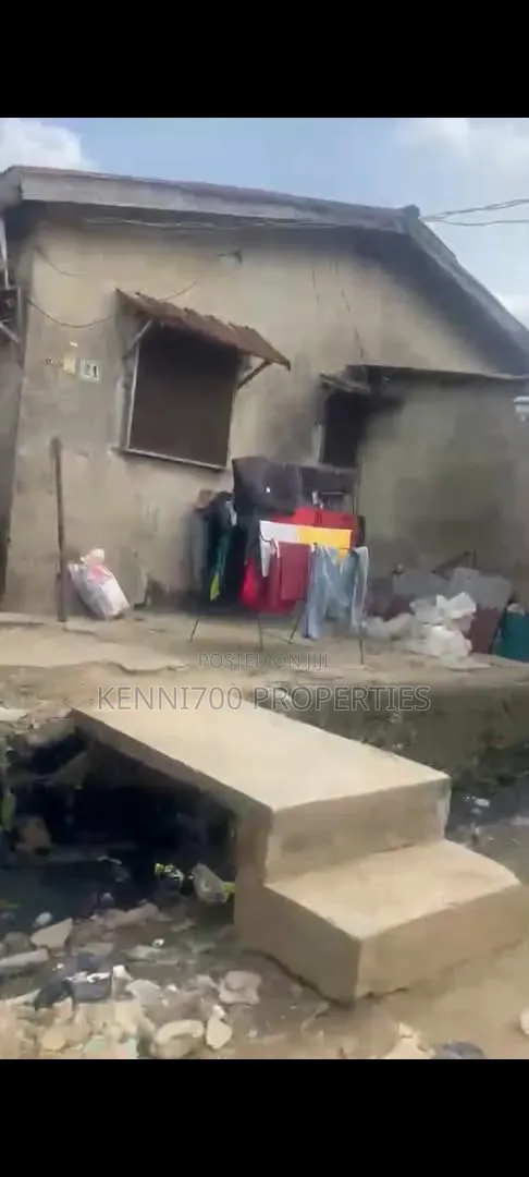 Demolish-Able Bungalow in Iyana Oworo in Lagos Island (Eko)