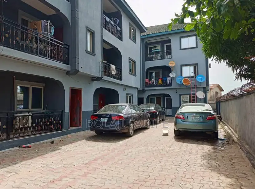 20bdrm Block of Flats in Egbeda / Egbeda for sale in Egbeda / Egbeda