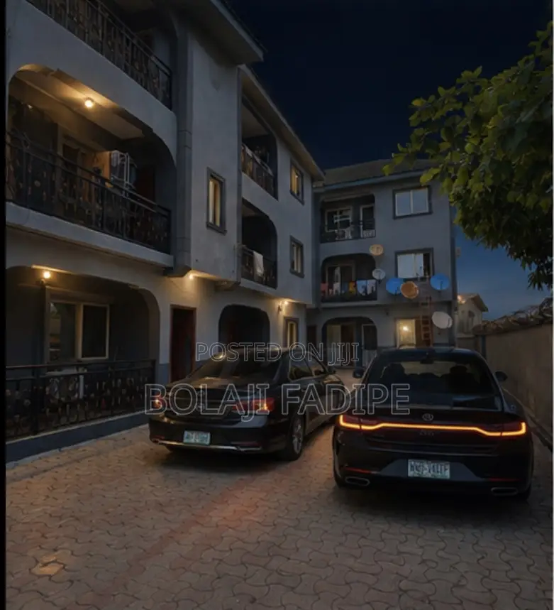 20bdrm Block of Flats in Egbeda / Egbeda for sale in Egbeda / Egbeda