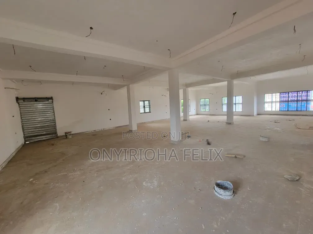 310 SQMS in a 3 Floor Plaza in Phase 2 / Jikwoyi