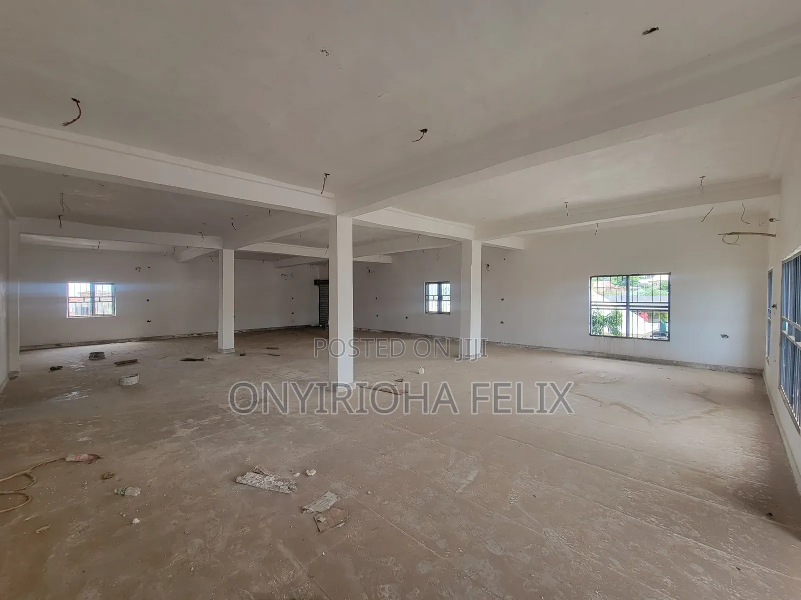 310 SQMS in a 3 Floor Plaza in Phase 2 / Jikwoyi