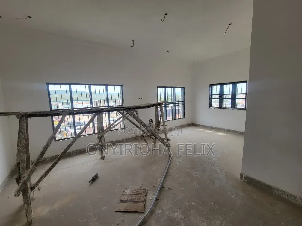 310 SQMS in a 3 Floor Plaza in Phase 2 / Jikwoyi