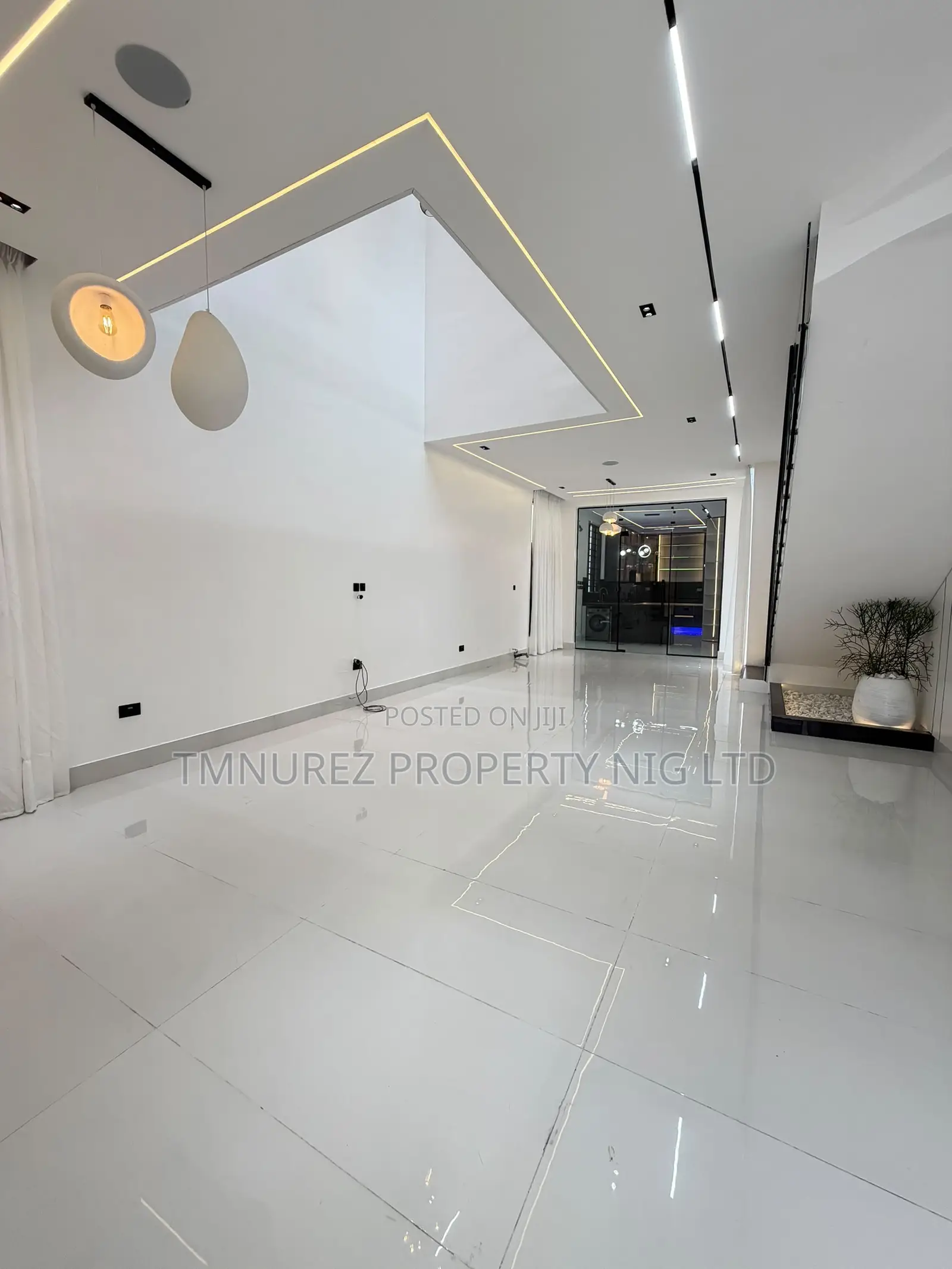 4bdrm Duplex in Chevron for sale in Chevron