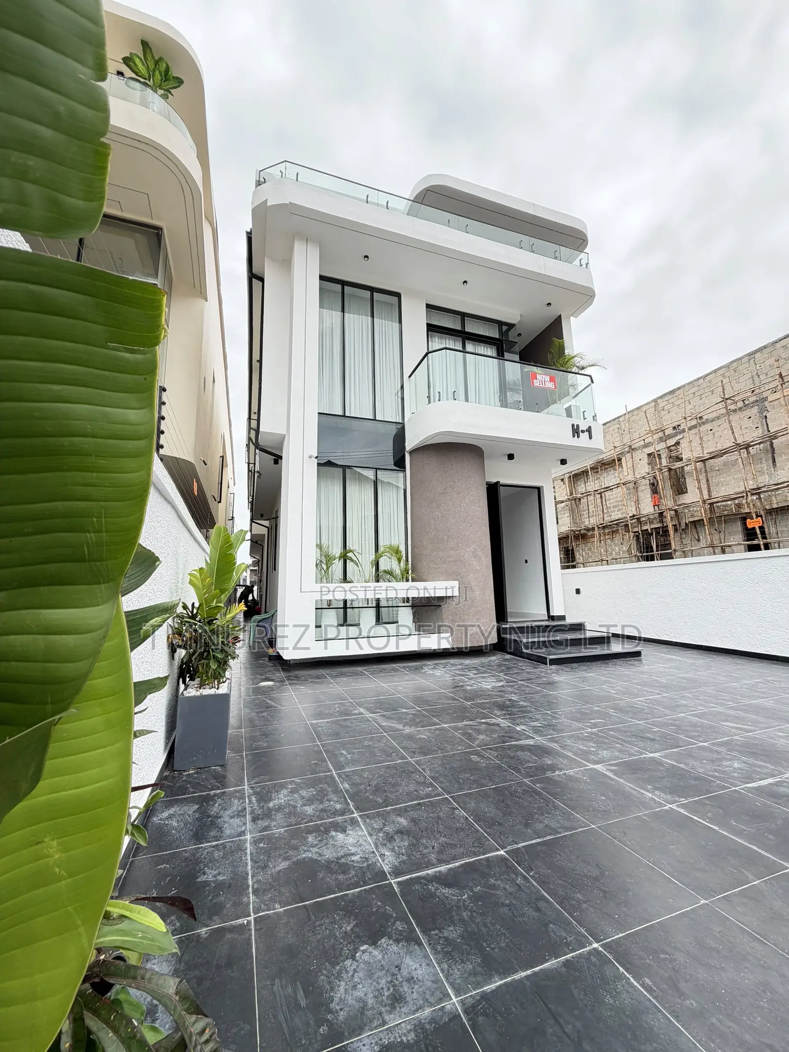 4bdrm Duplex in Chevron for sale in Chevron