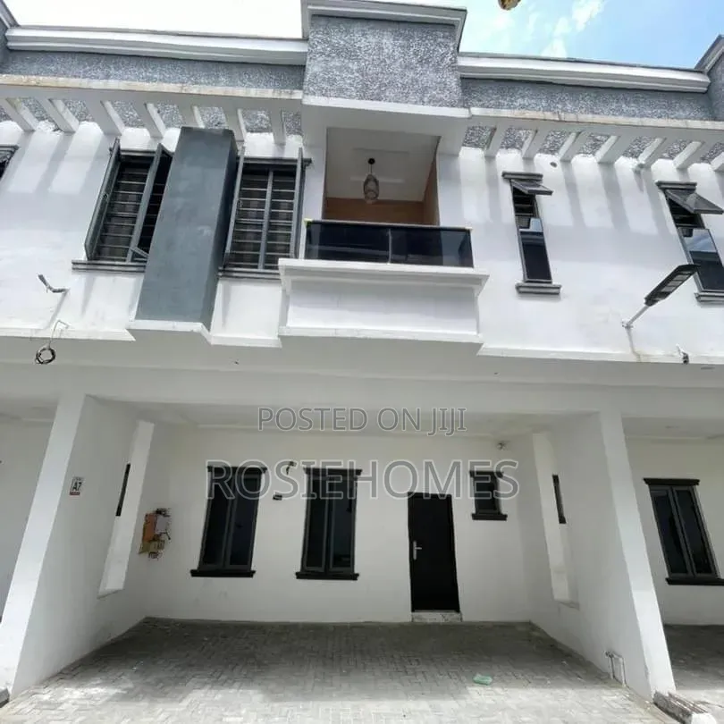 4bdrm Duplex in Ikota for sale in Ikota