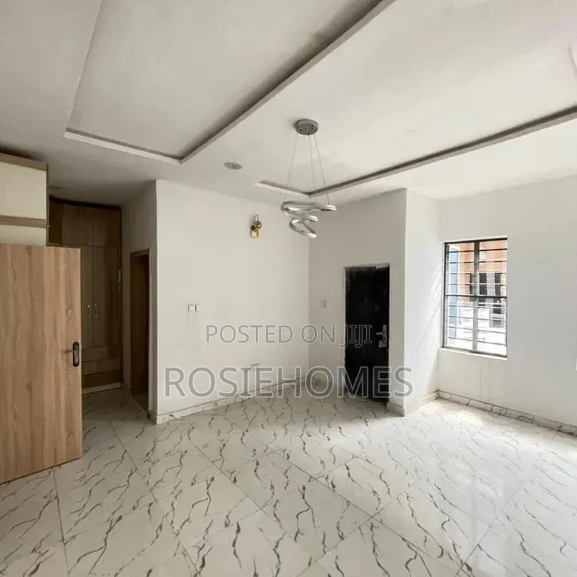 4bdrm Duplex in Ikota for sale in Ikota