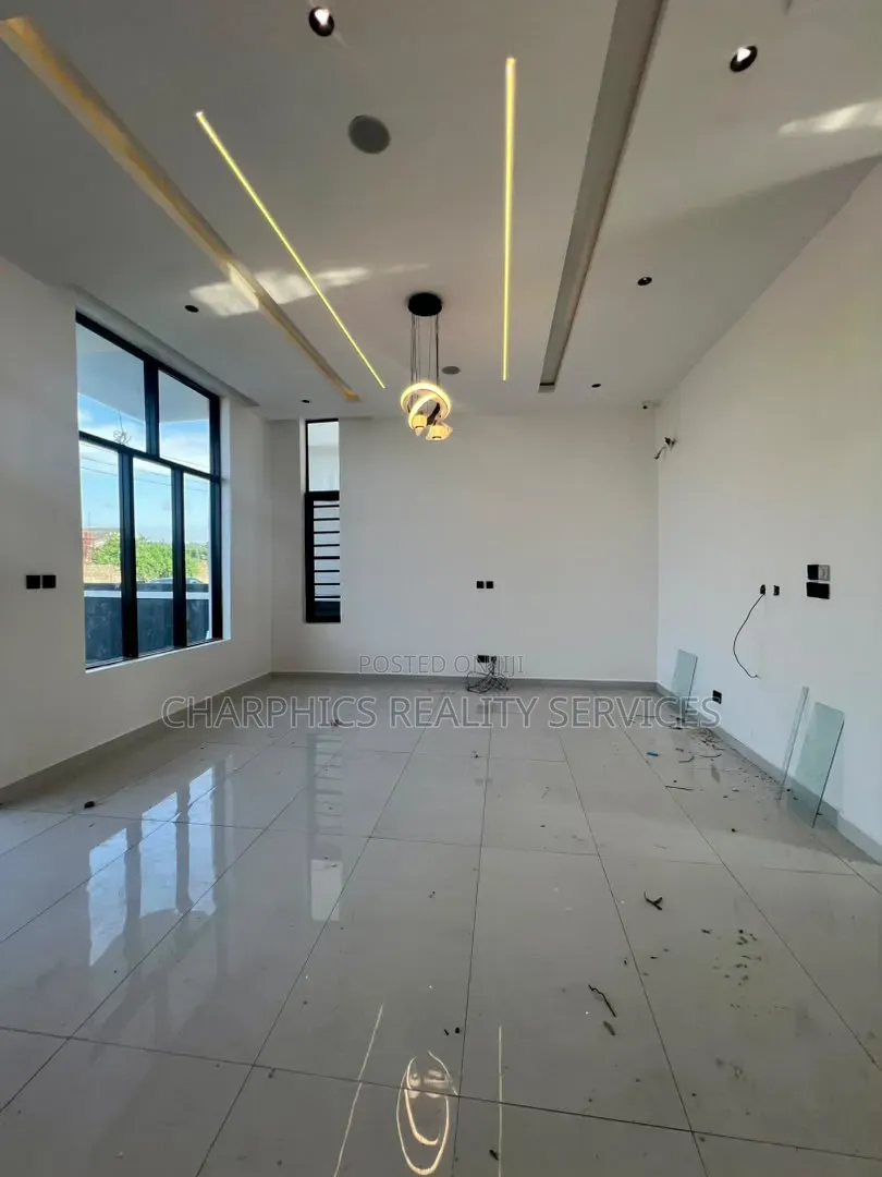 4bdrm Duplex in Off Lekki-Epe Expressway for sale in Off Lekki-Epe Expressway
