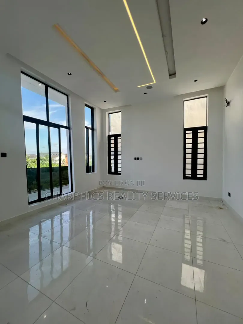 4bdrm Duplex in Off Lekki-Epe Expressway for sale in Off Lekki-Epe Expressway