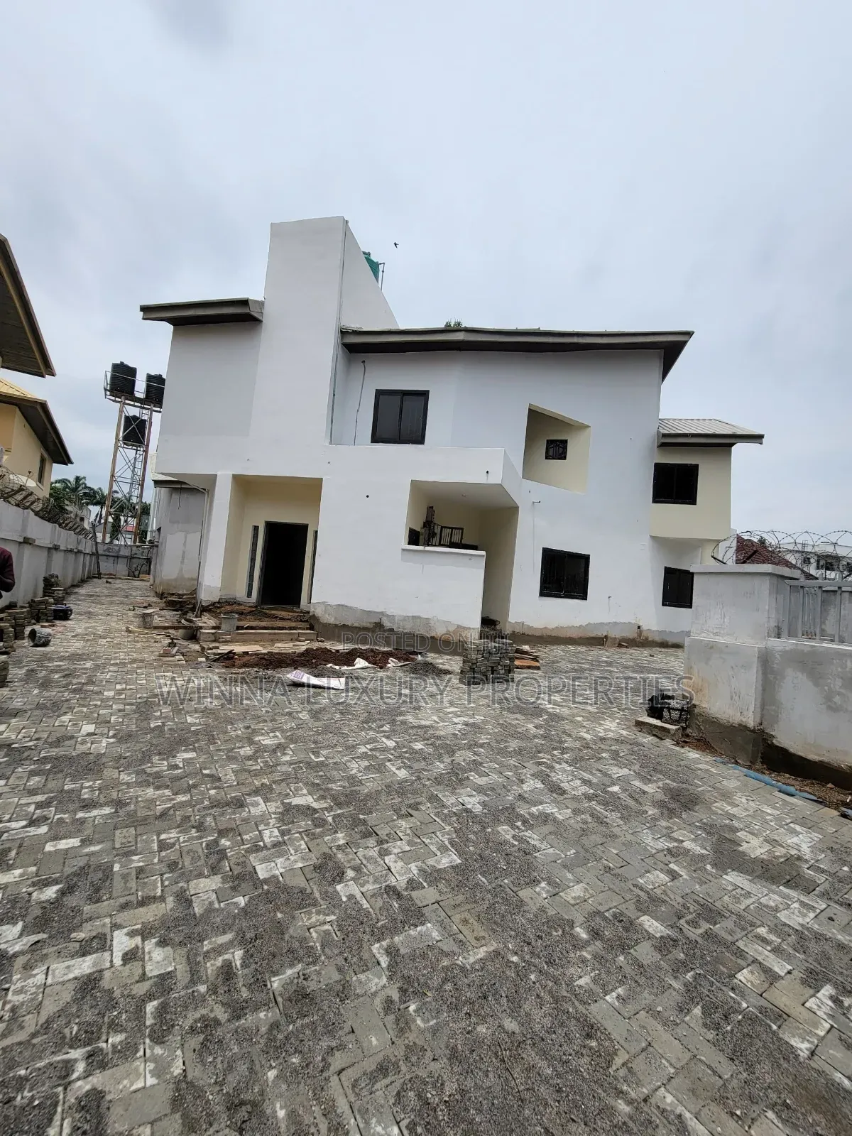 8 Bedrooms Detached Duplex in Maitama