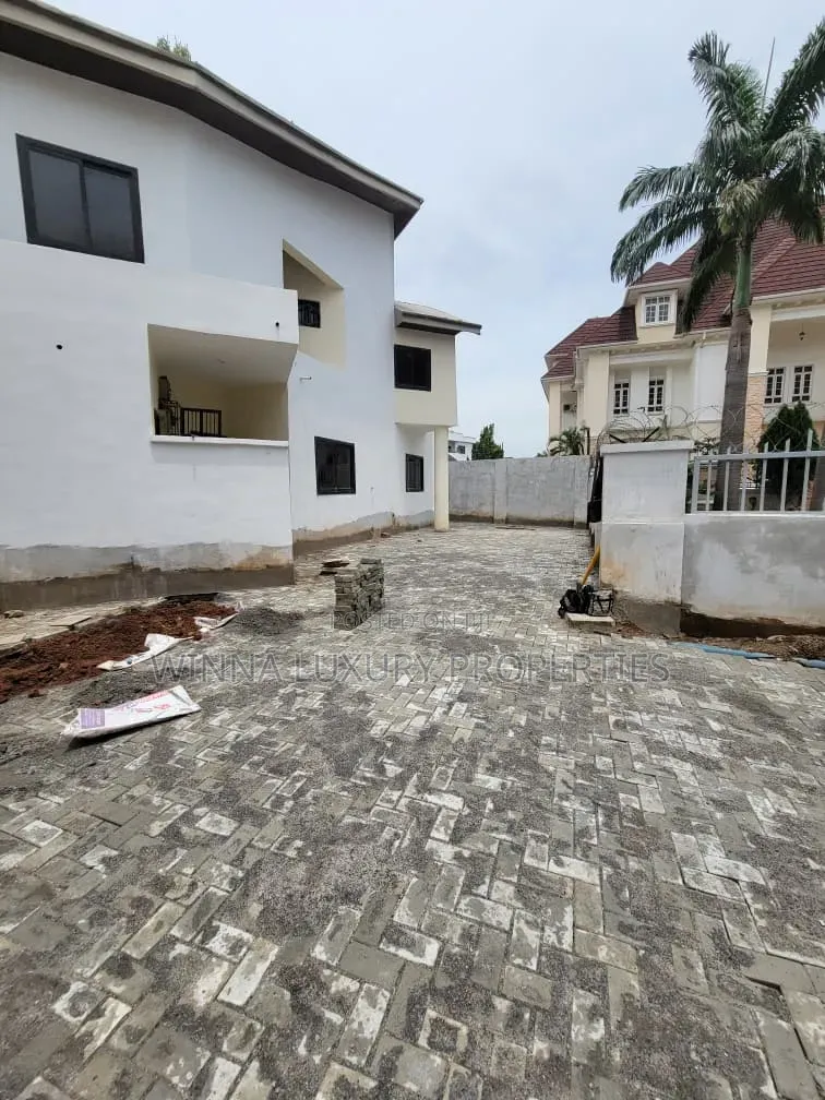 8 Bedrooms Detached Duplex in Maitama