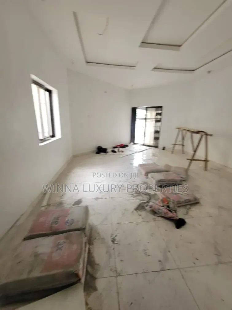8 Bedrooms Detached Duplex in Maitama