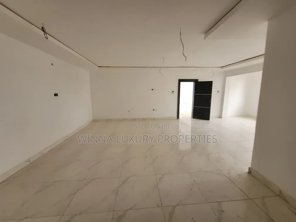 8 Bedrooms Detached Duplex in Maitama