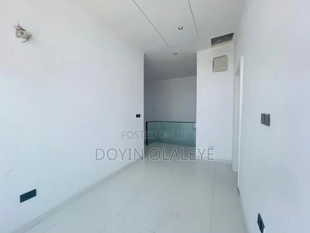 4bdrm Duplex in Ikota for rent in Ikota