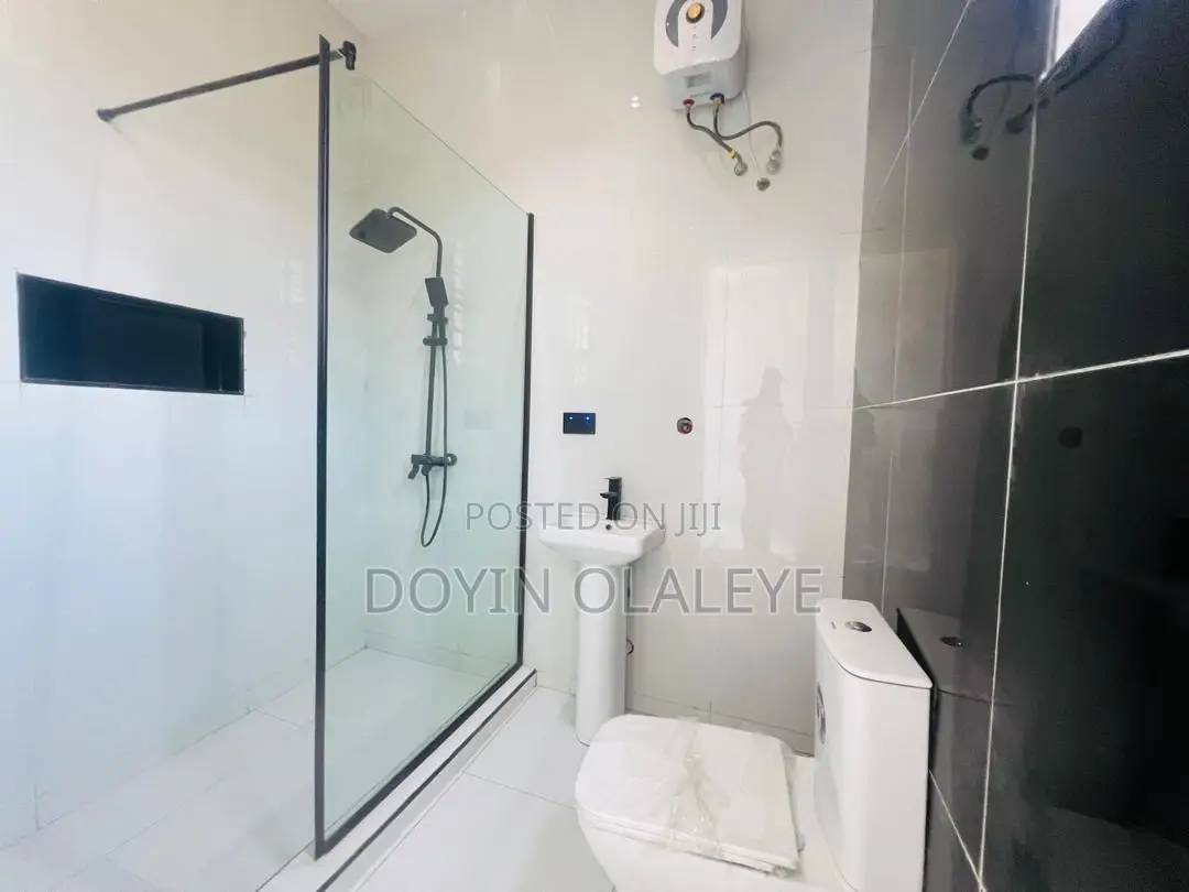 4bdrm Duplex in Ikota for rent in Ikota