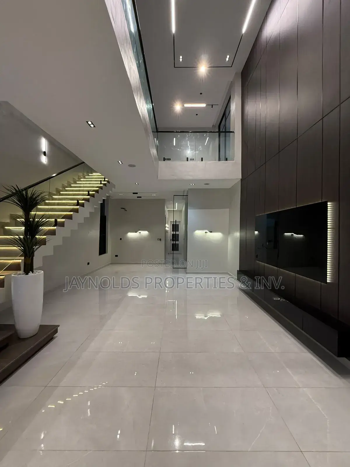 5bdrm Duplex in Lafiaji for sale in Lafiaji