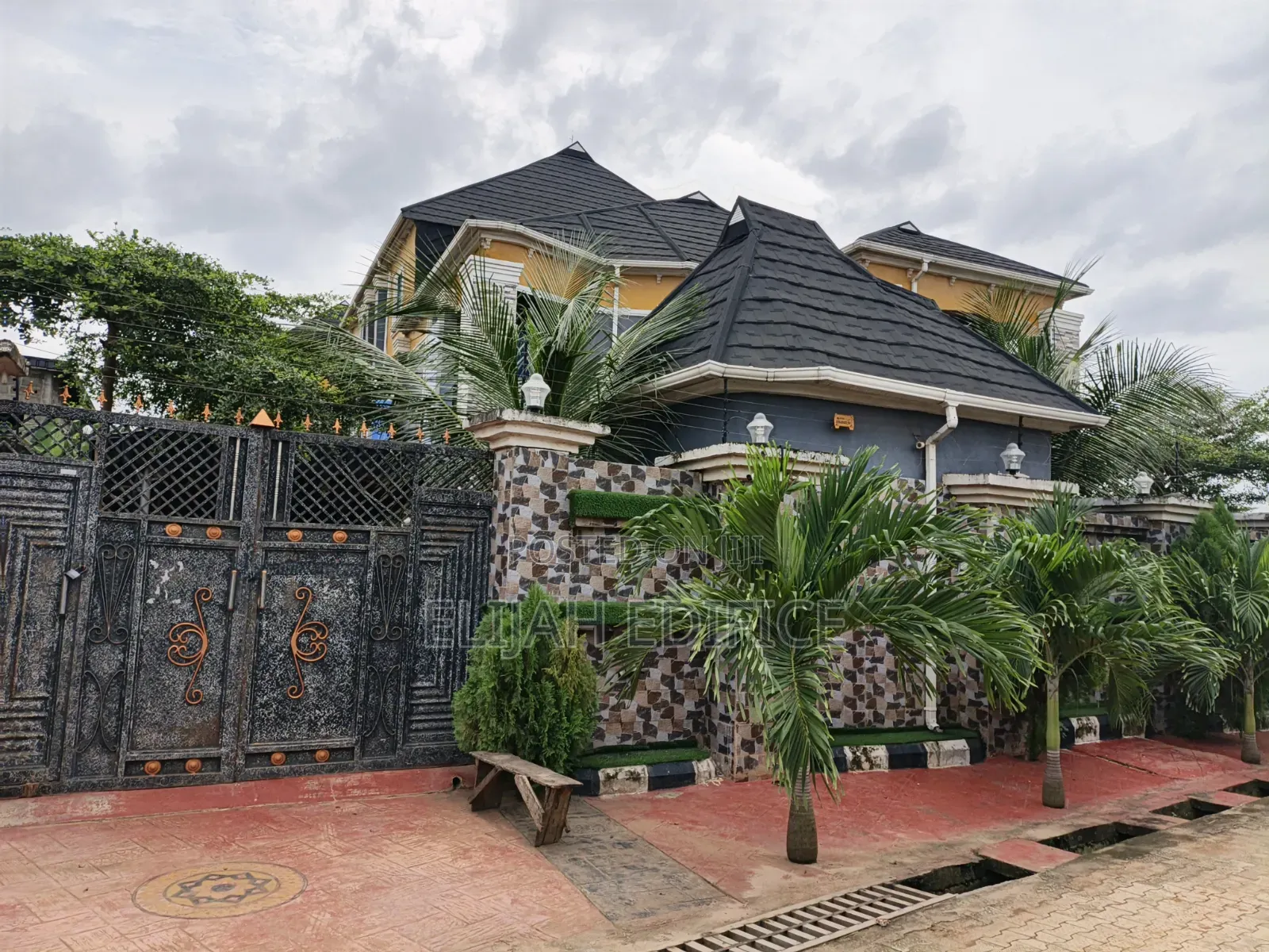 Furnished 7bdrm Duplex in Elepe, Ijede / Ikorodu for sale in Ijede / Ikorodu