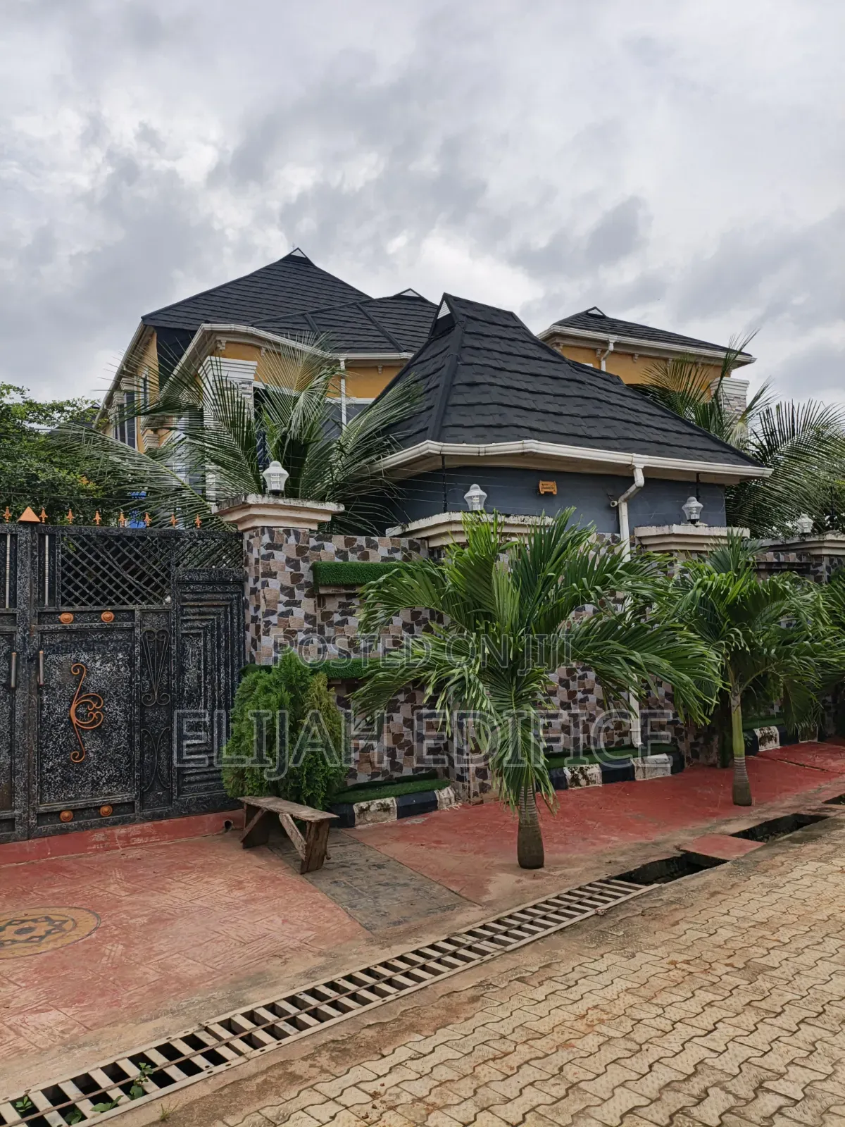 Furnished 7bdrm Duplex in Elepe, Ijede / Ikorodu for sale in Ijede / Ikorodu