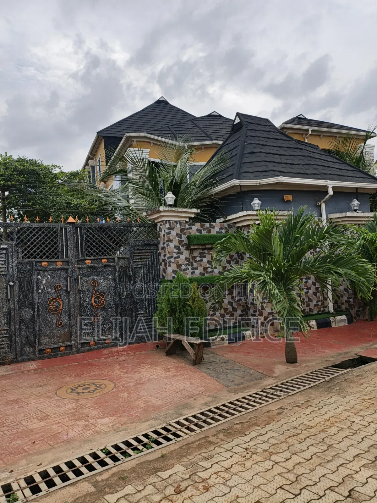 Furnished 7bdrm Duplex in Elepe, Ijede / Ikorodu for sale in Ijede / Ikorodu