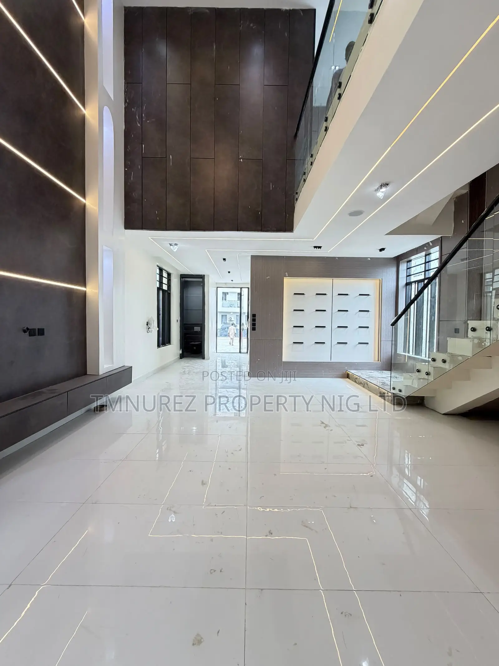 5bdrm Duplex in Chevron for sale in Chevron