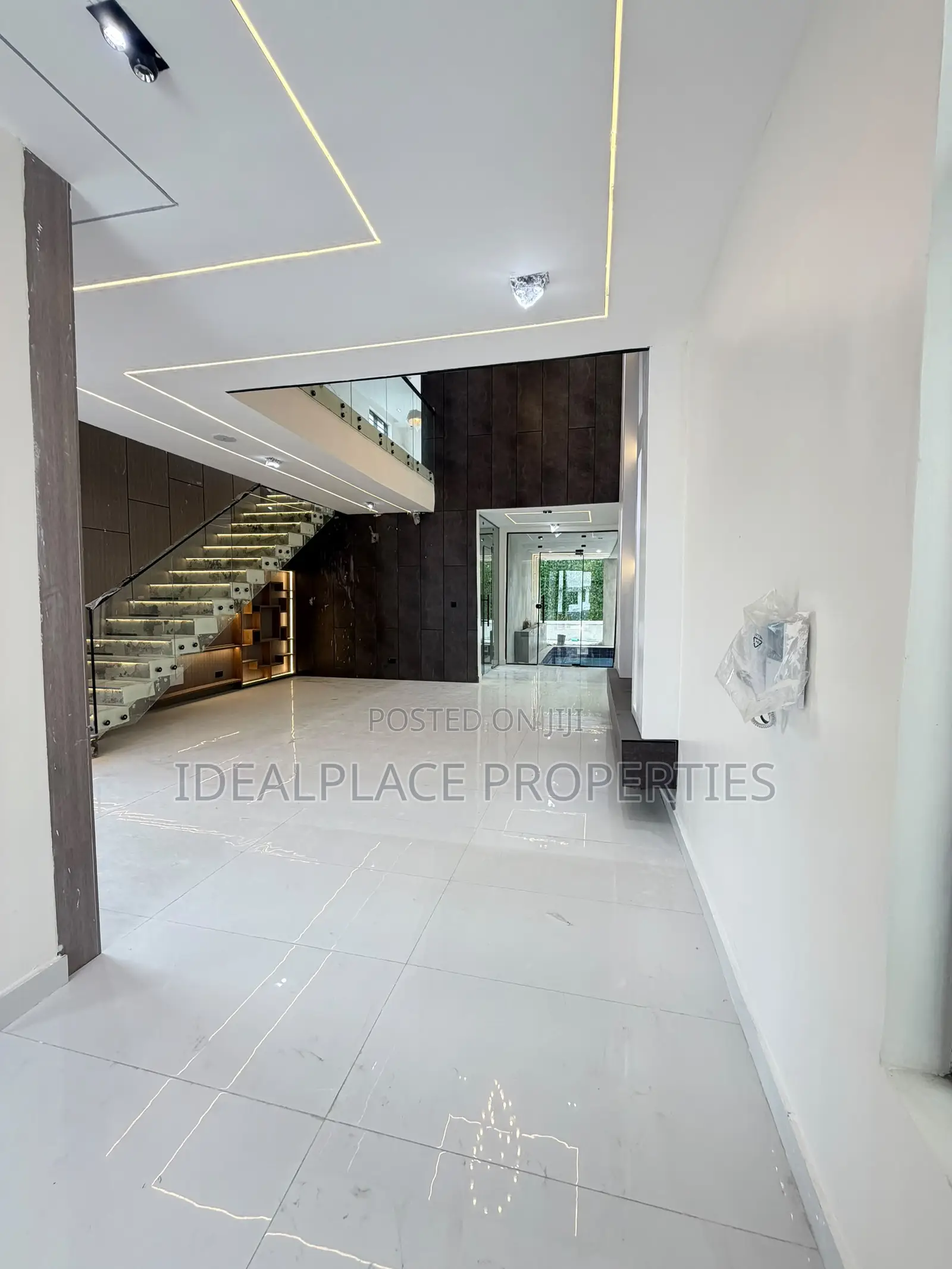 5bdrm Duplex in Lekki for sale in Lekki