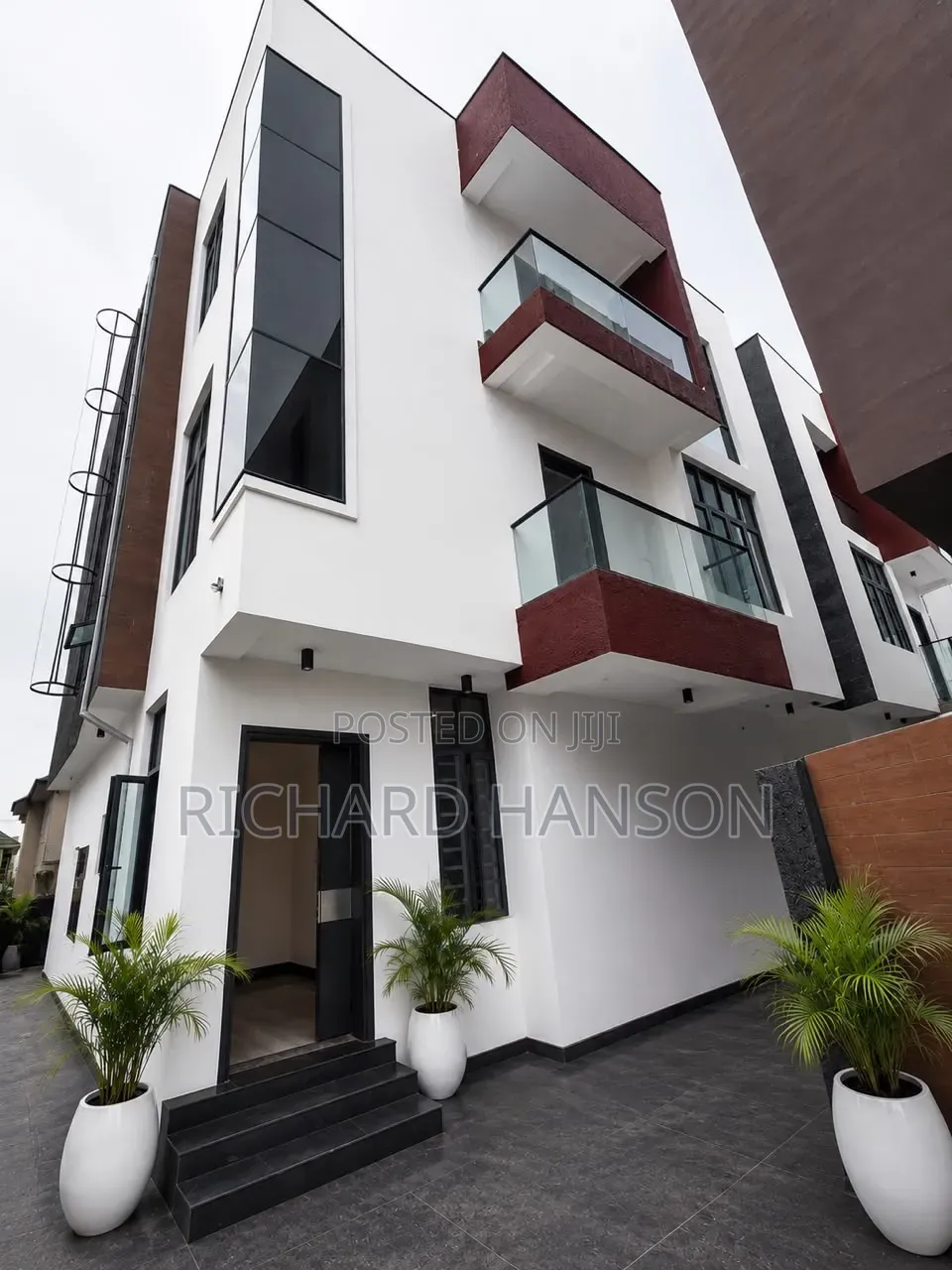 5bdrm Duplex in In Lekki for sale in Lekki Phase 1