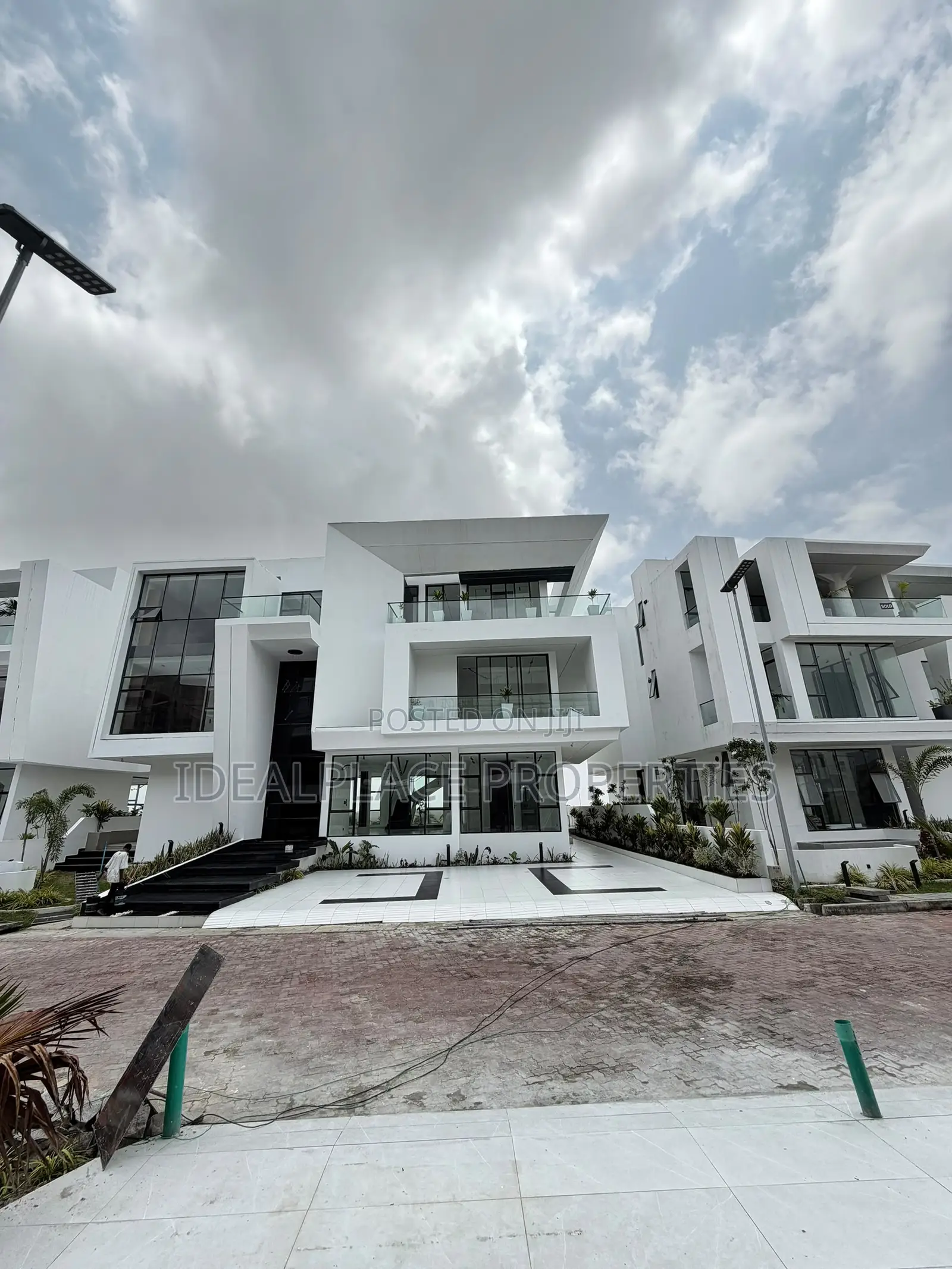 5bdrm Duplex in Osapa london for sale in Osapa london