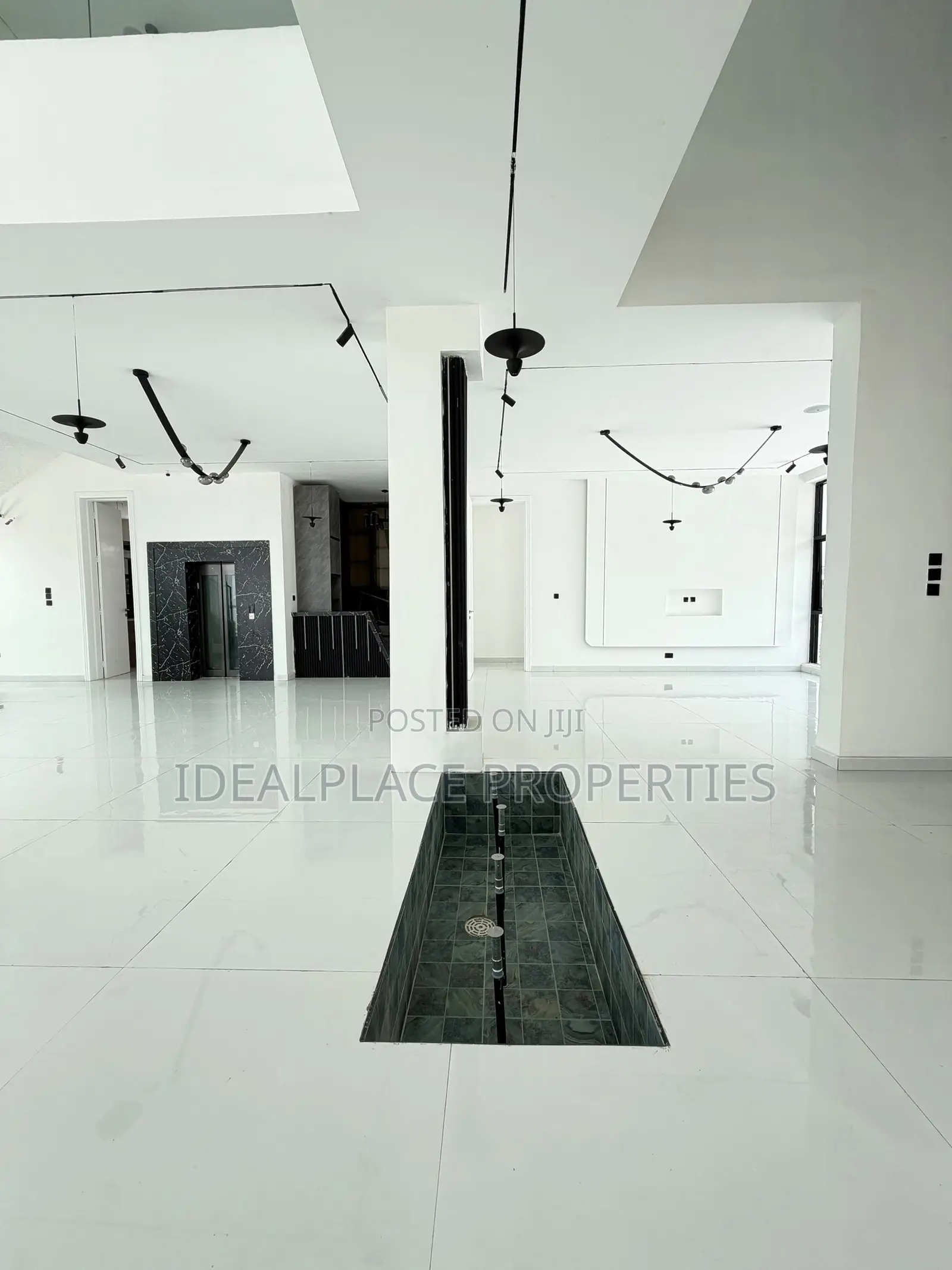 5bdrm Duplex in Osapa london for sale in Osapa london