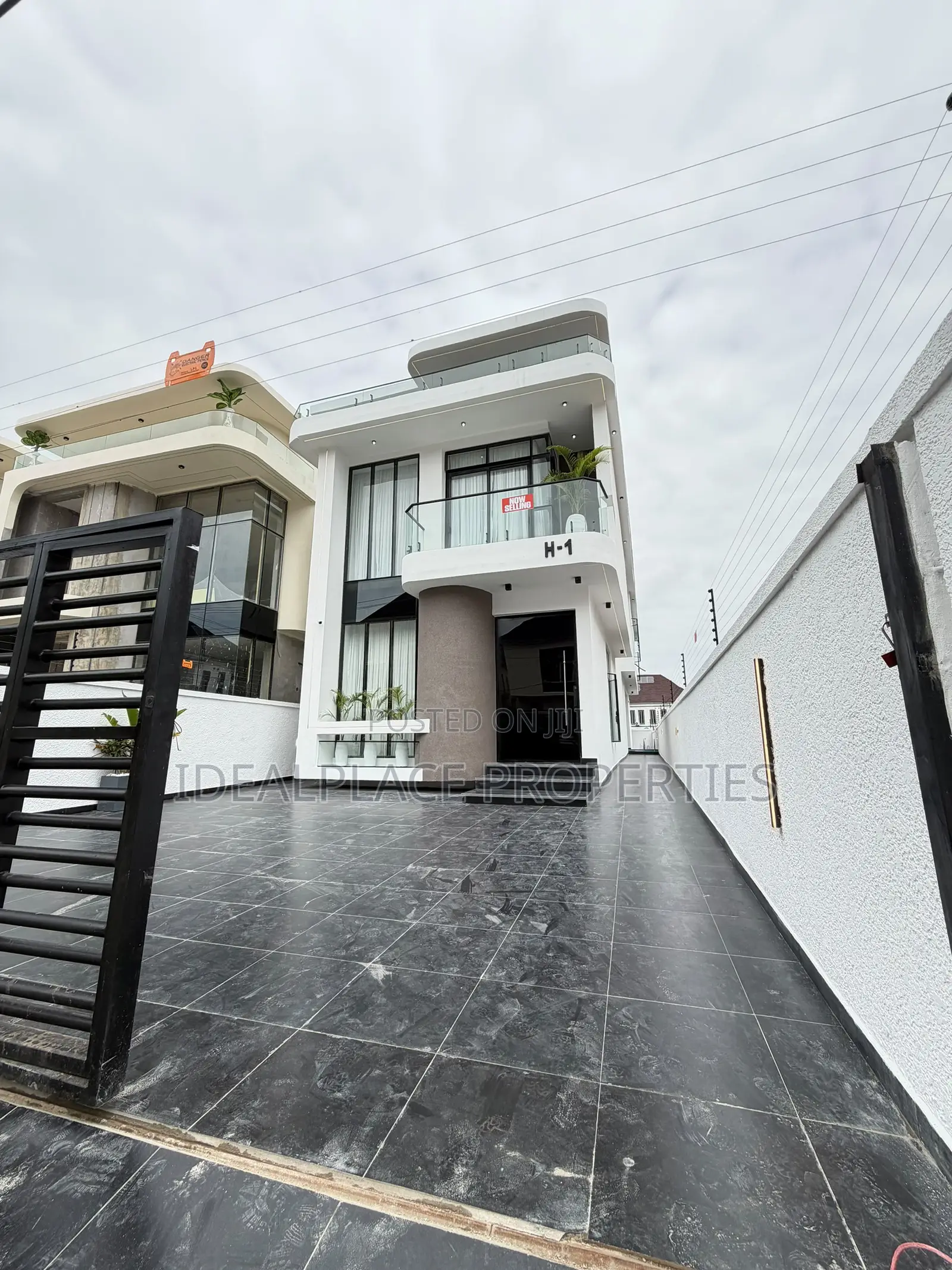 5bdrm Duplex in Lekki for sale in Lekki