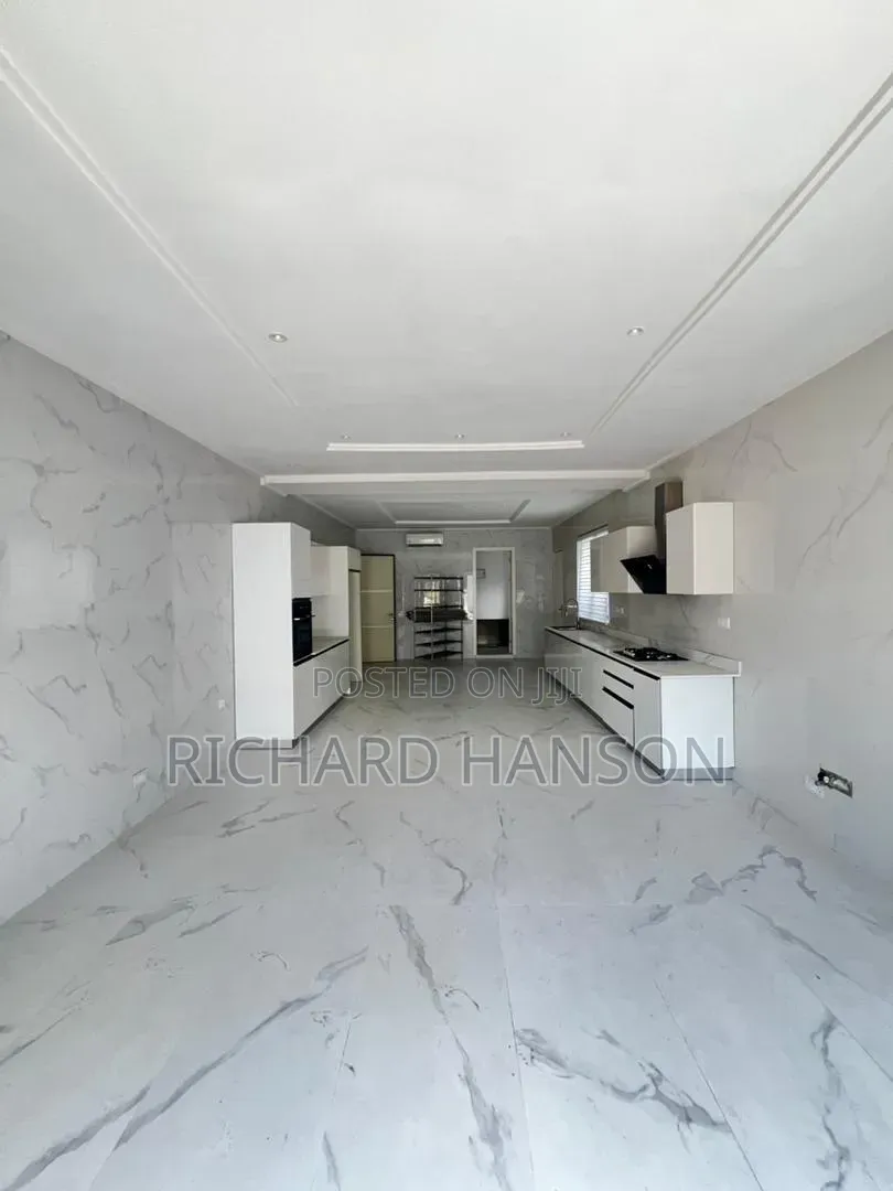 5bdrm Mansion in Banana Island for sale in Banana Island