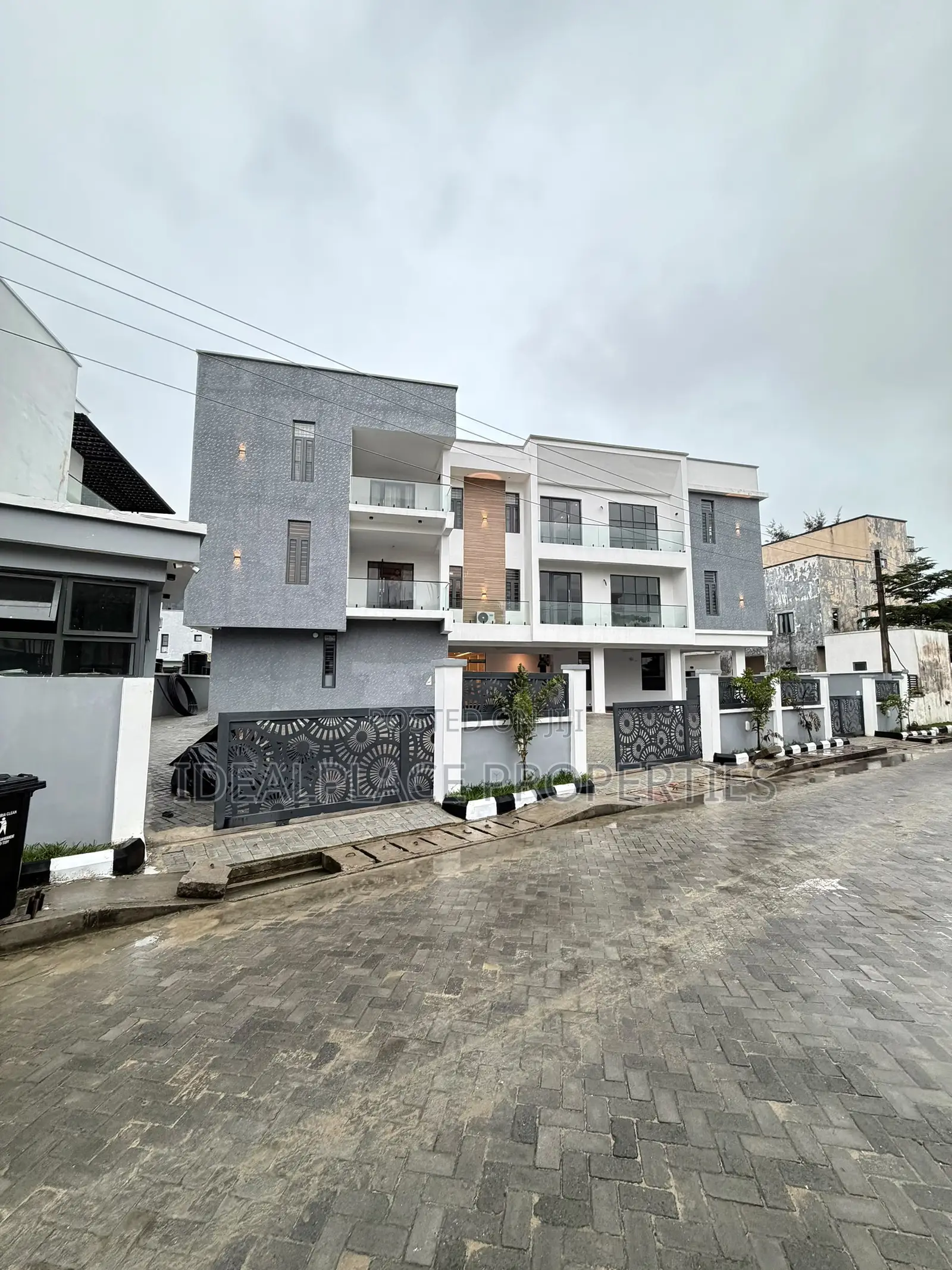 3bdrm Apartment in Osapa london for sale in Osapa london