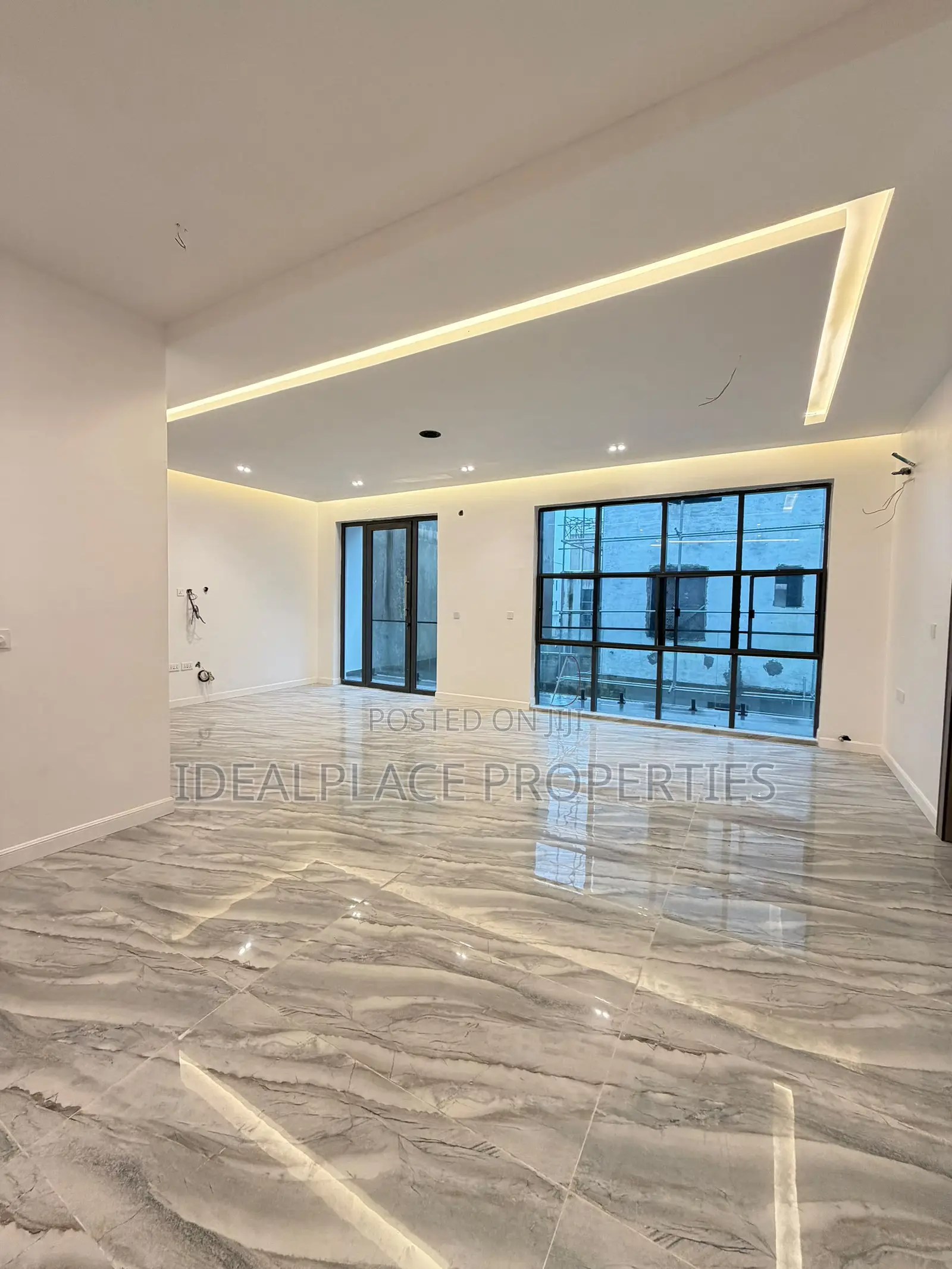 3bdrm Apartment in Osapa london for sale in Osapa london