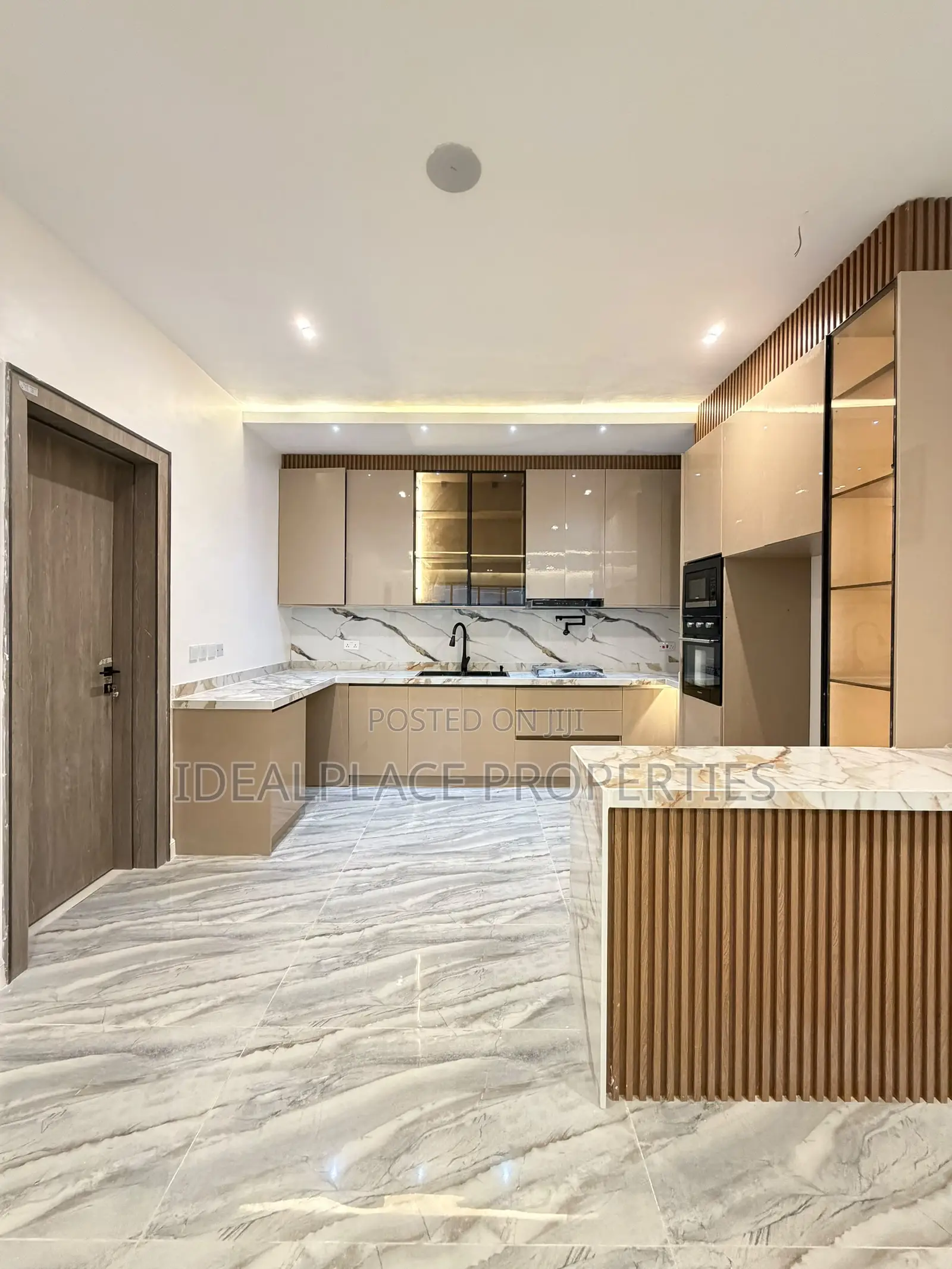 3bdrm Apartment in Osapa london for sale in Osapa london