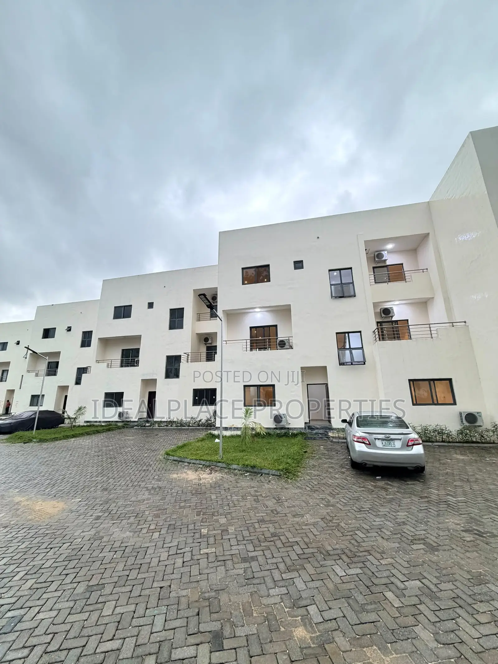 4bdrm Townhouse / Terrace in Osapa london for rent in Osapa london