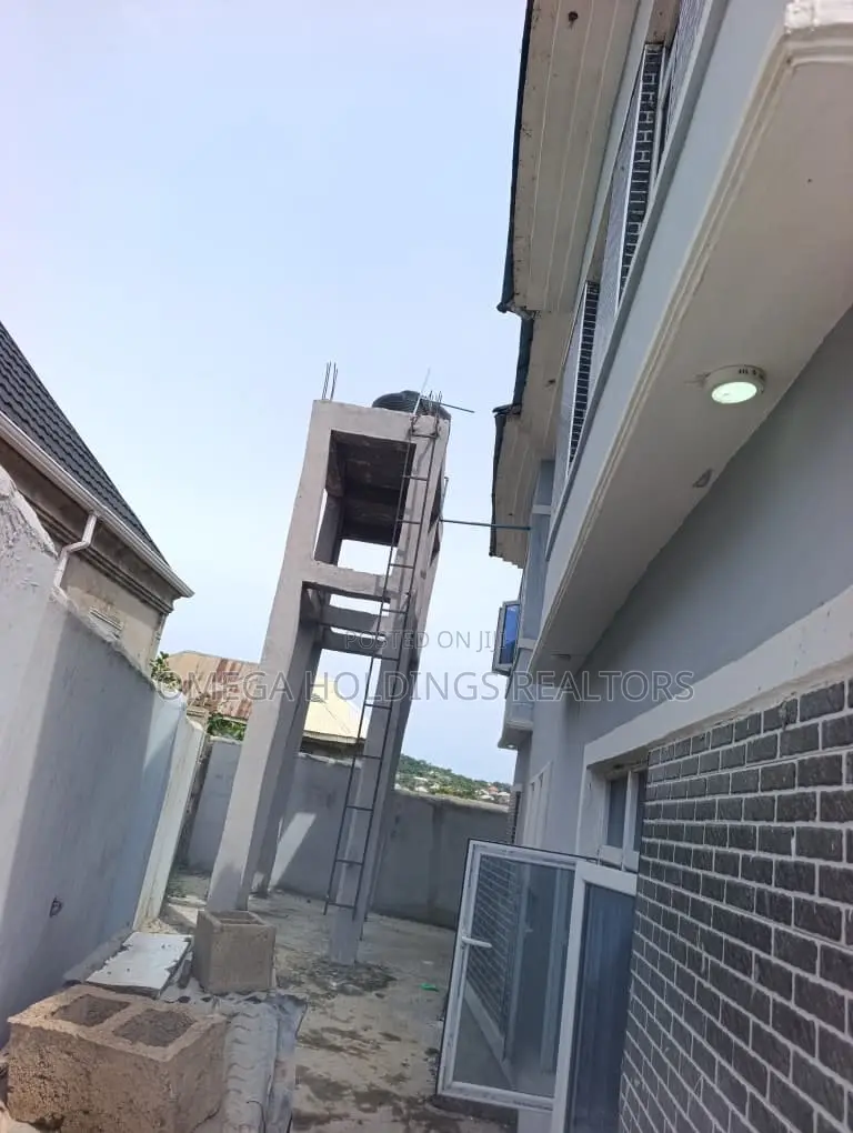 Block of Flats for Sale ( 4 Units of 3 Bedroom Flat) in Akala Express