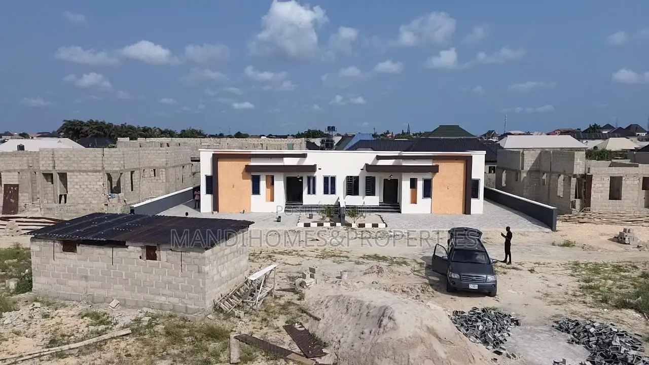 3bdrm Bungalow in Awoyaya for sale in Awoyaya