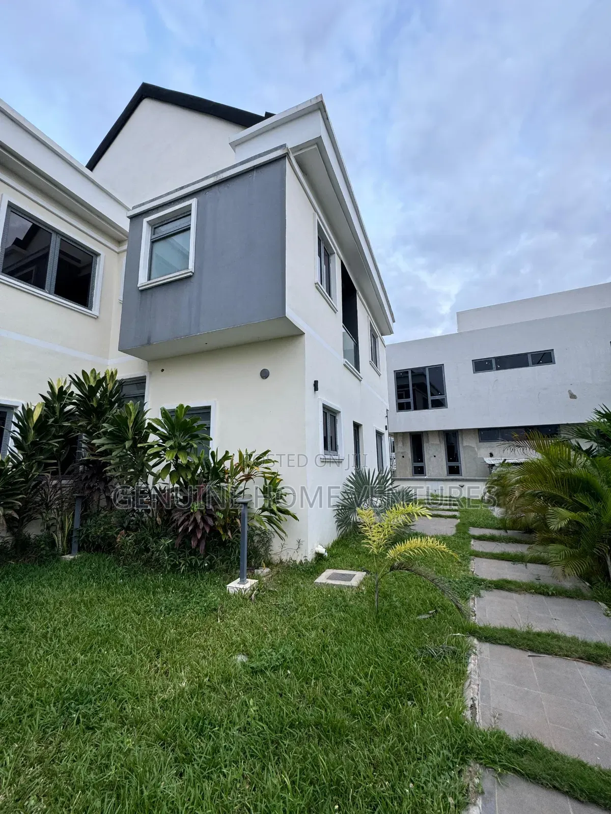 4bdrm Duplex in Cowrie Creek Ikate for rent in Ikate
