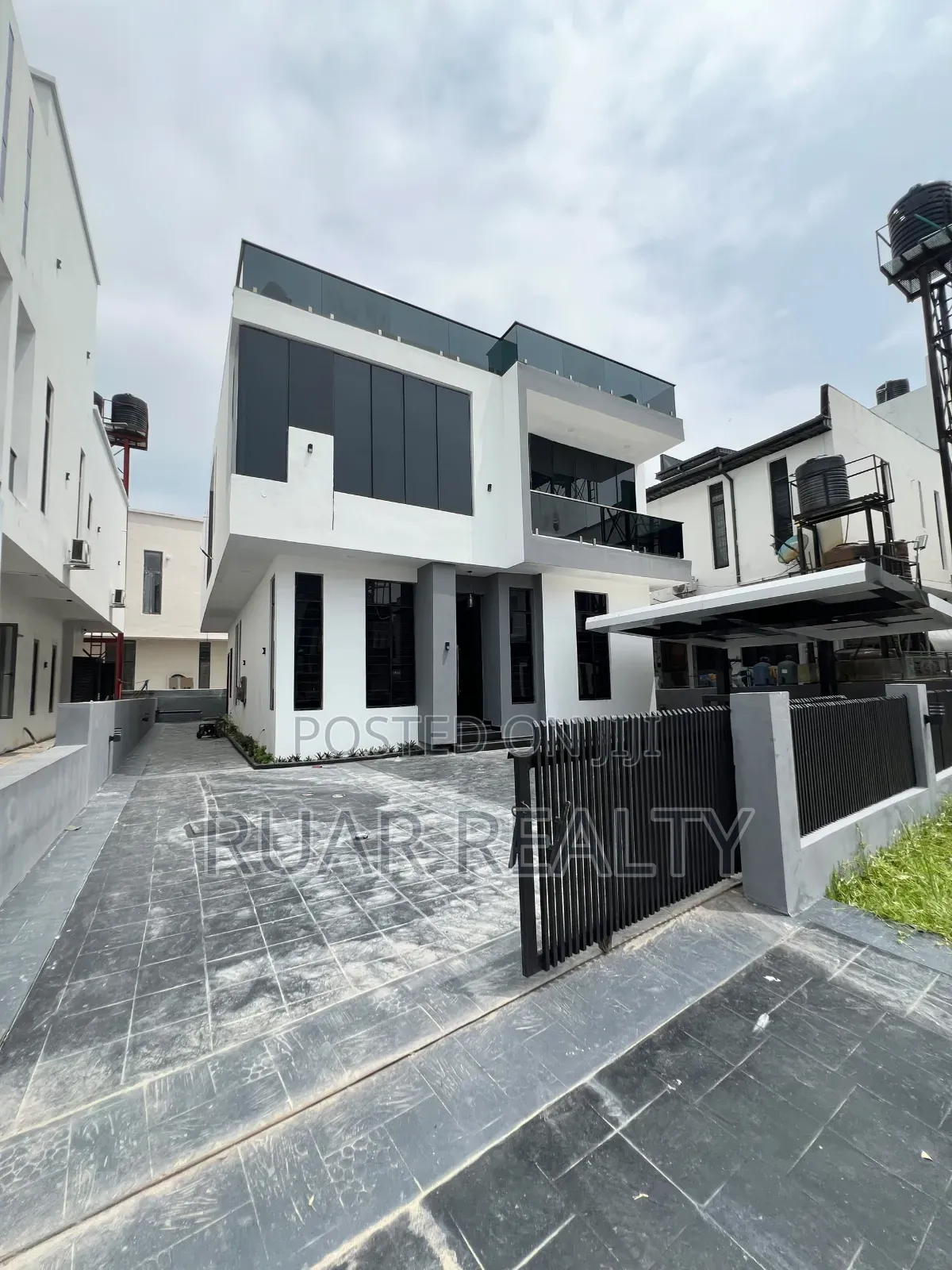 5bdrm Duplex in Ikota for sale in Ikota