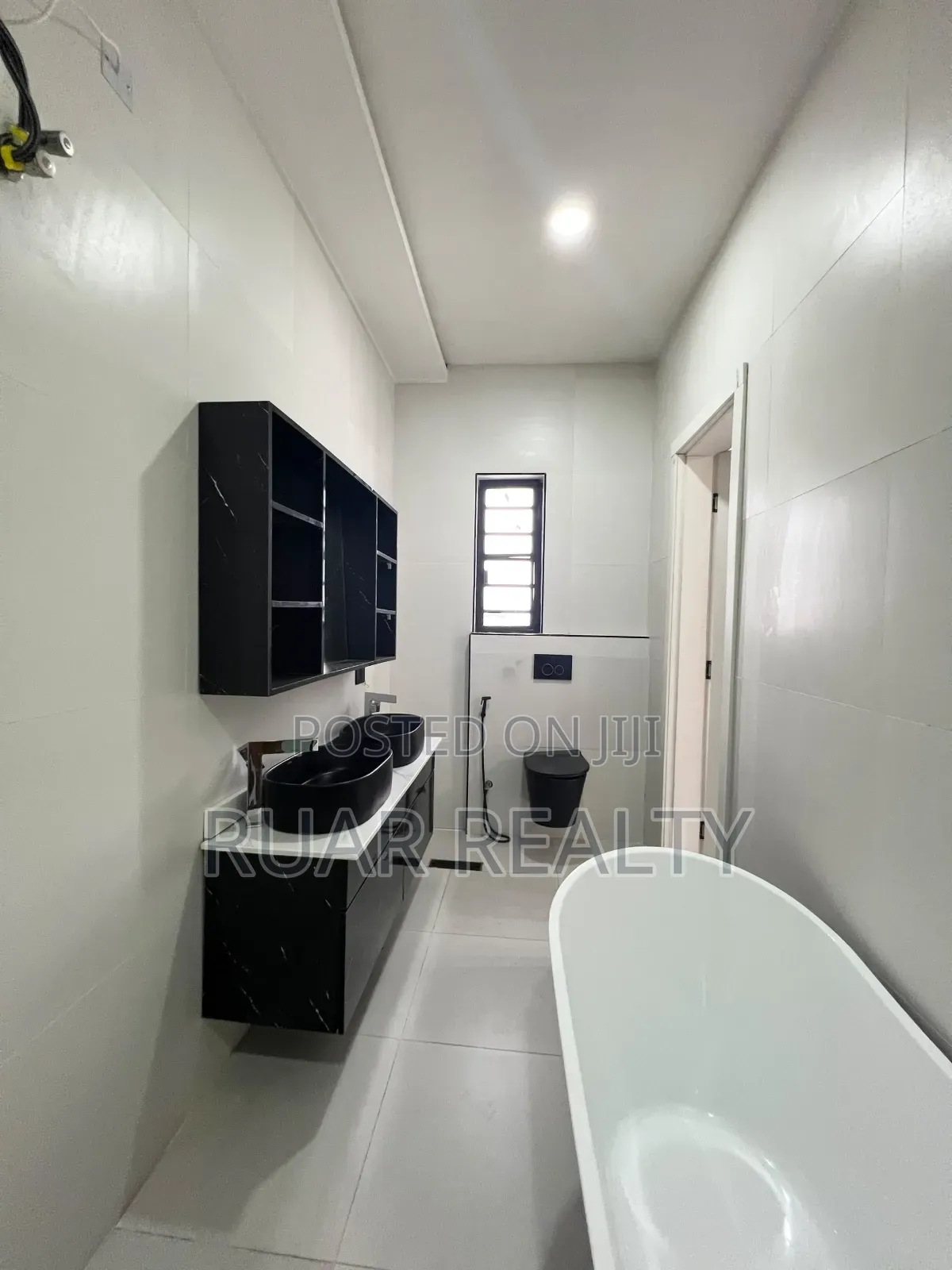 5bdrm Duplex in Ikota for sale in Ikota