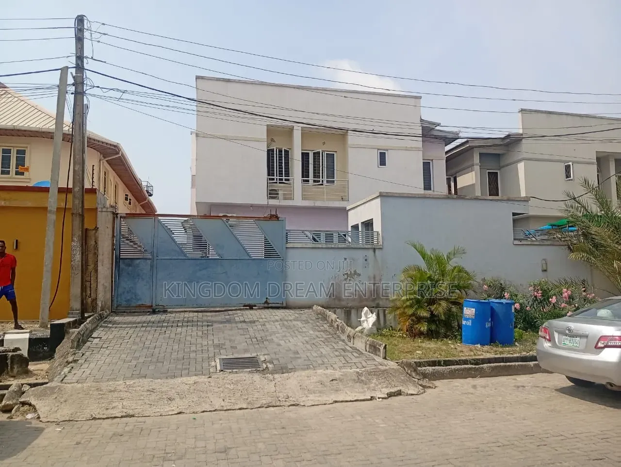 3bdrm Block of Flats in Lekki Phase 1 Right for sale in Lekki Phase 1