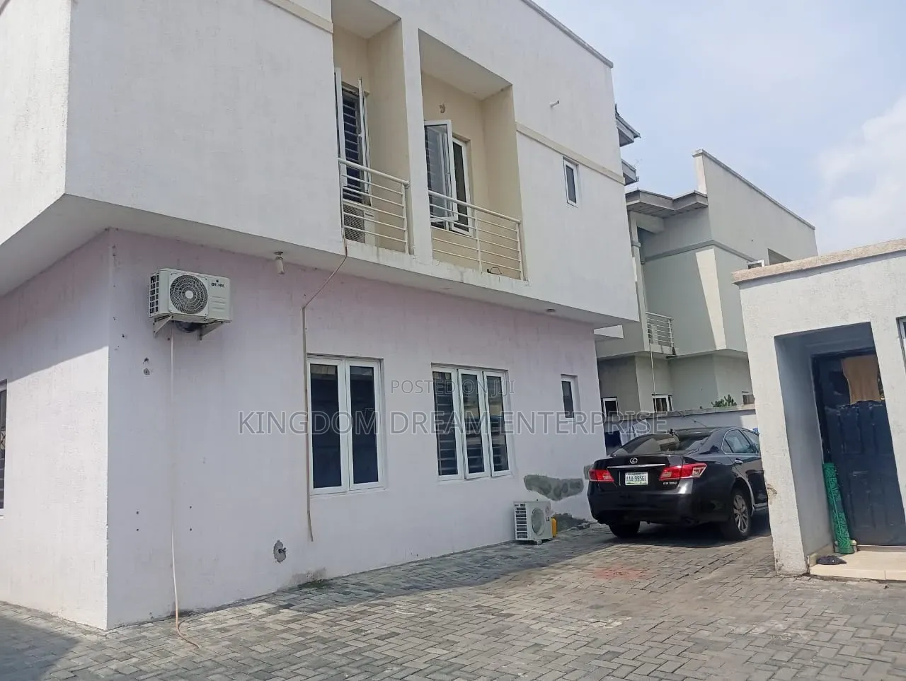 3bdrm Block of Flats in Lekki Phase 1 Right for sale in Lekki Phase 1