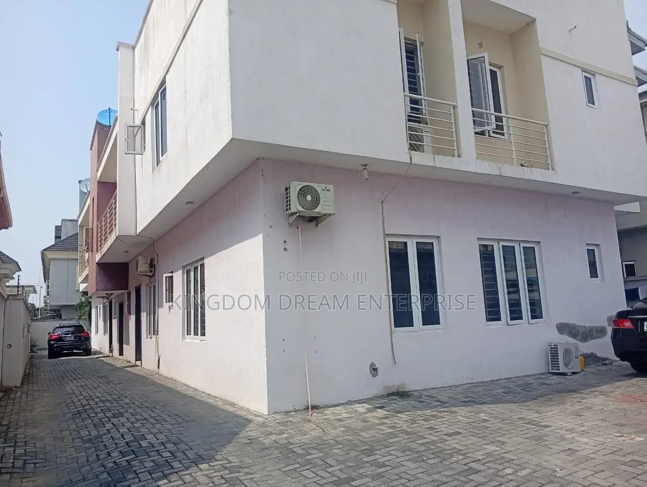 3bdrm Block of Flats in Lekki Phase 1 Right for sale in Lekki Phase 1
