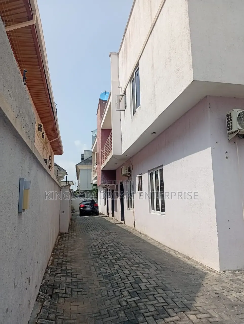 3bdrm Block of Flats in Lekki Phase 1 Right for sale in Lekki Phase 1