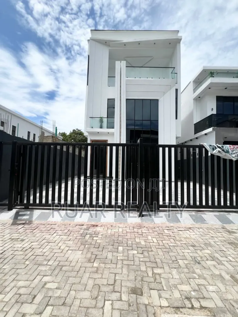 6bdrm Duplex in Chevron for sale in Chevron