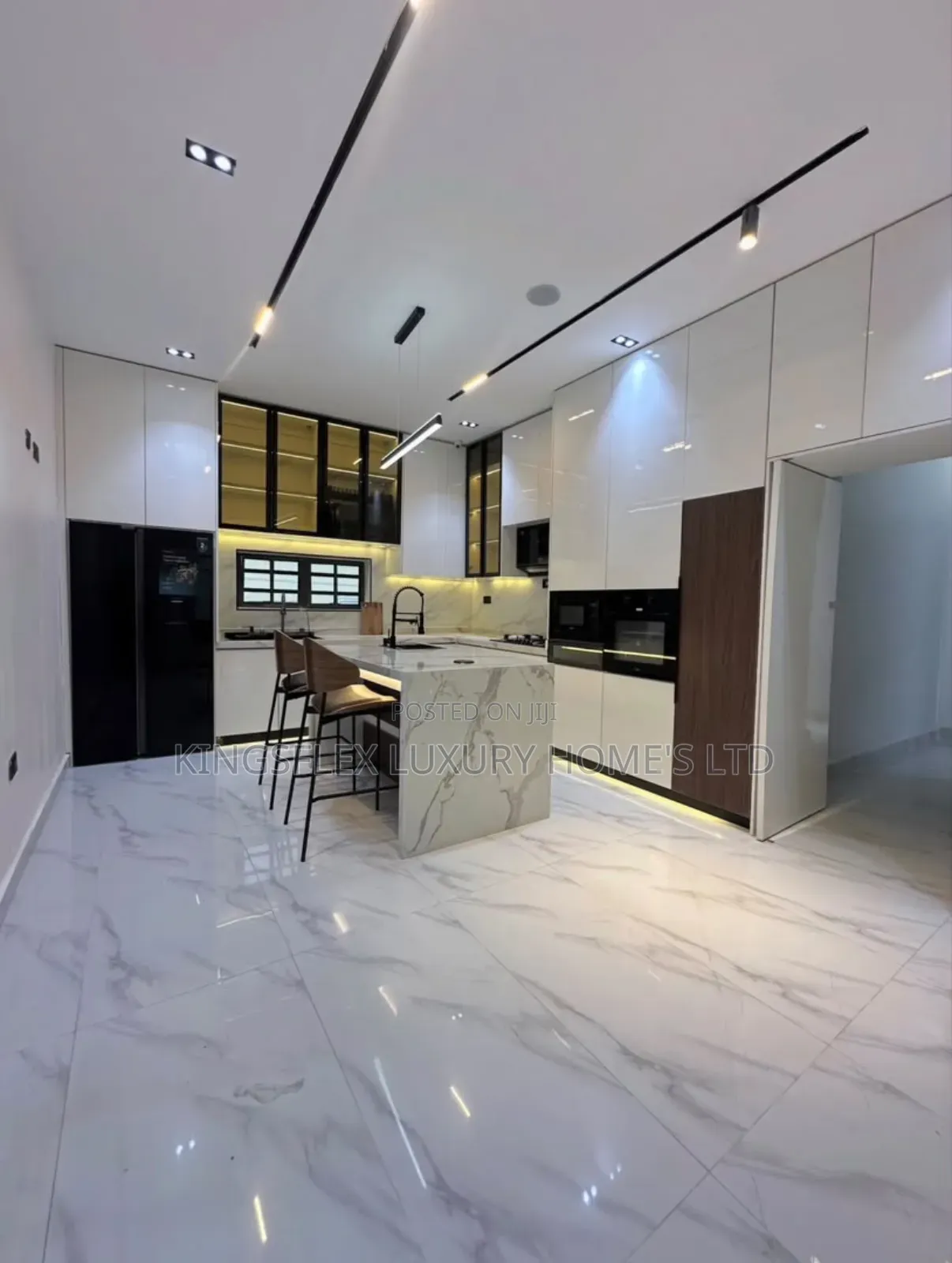 6bdrm Duplex in Estate, Apo Resettlement for sale in Apo Resettlement